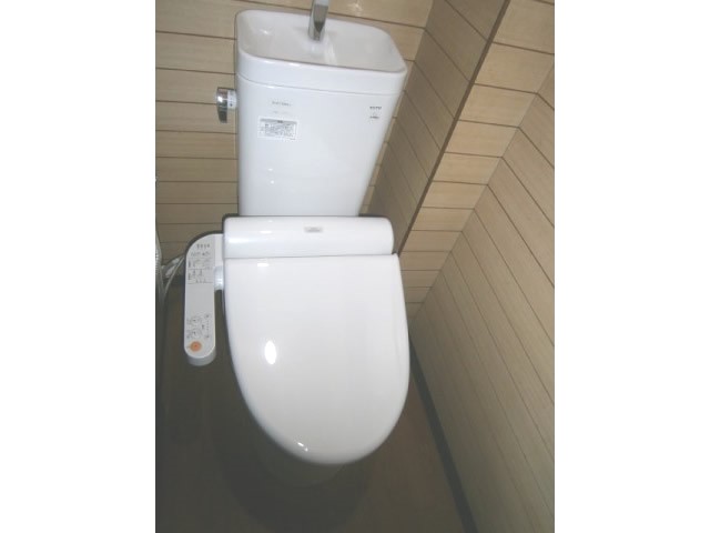名古屋市　熱田区　トイレ取替工事 押入修繕工事
